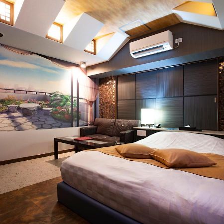Hotel Apricot (Adults Only) Hiroshima Bagian luar foto