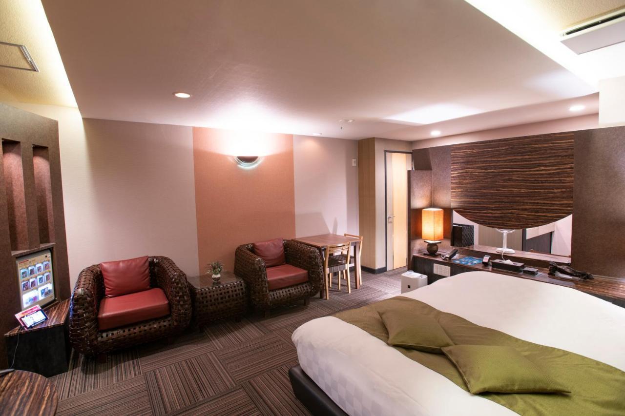 Hotel Apricot (Adults Only) Hiroshima Bagian luar foto