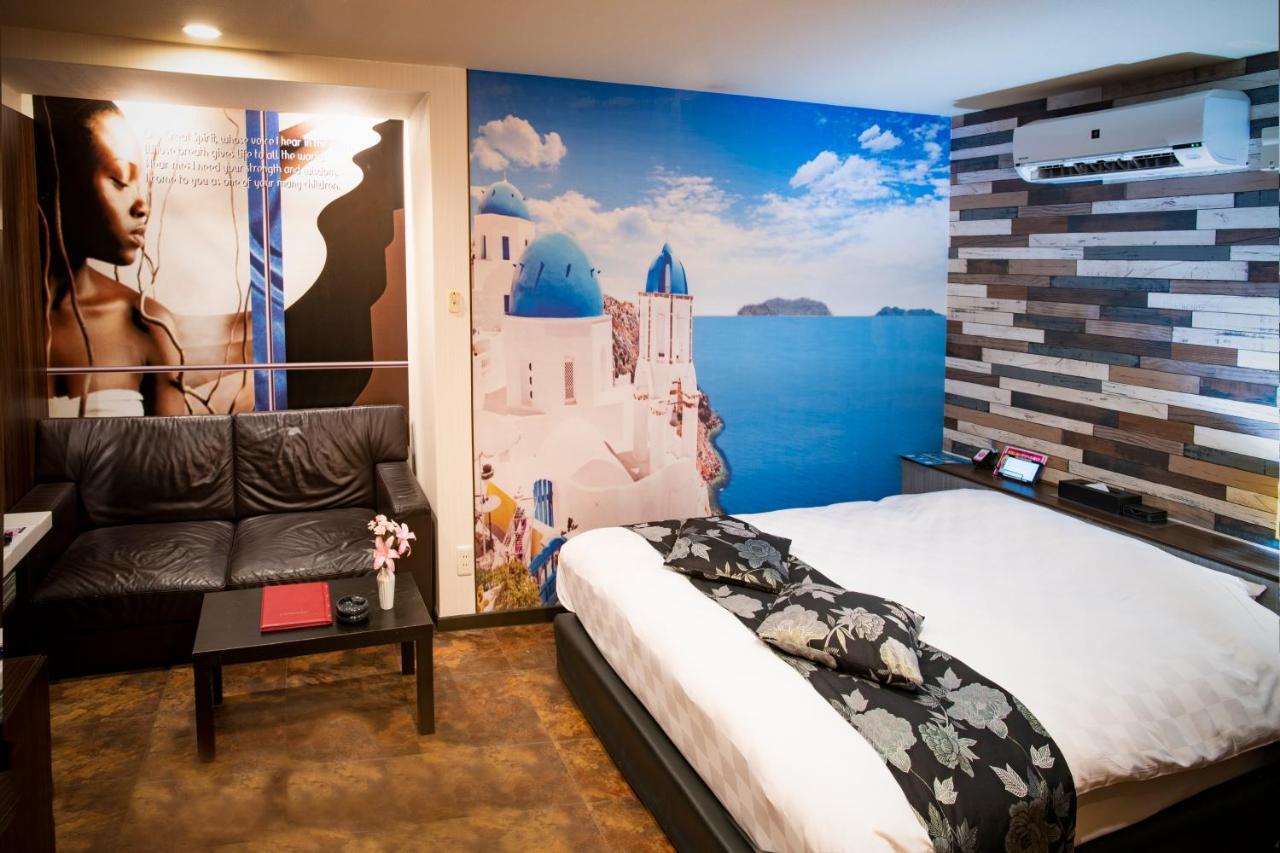 Hotel Apricot (Adults Only) Hiroshima Bagian luar foto