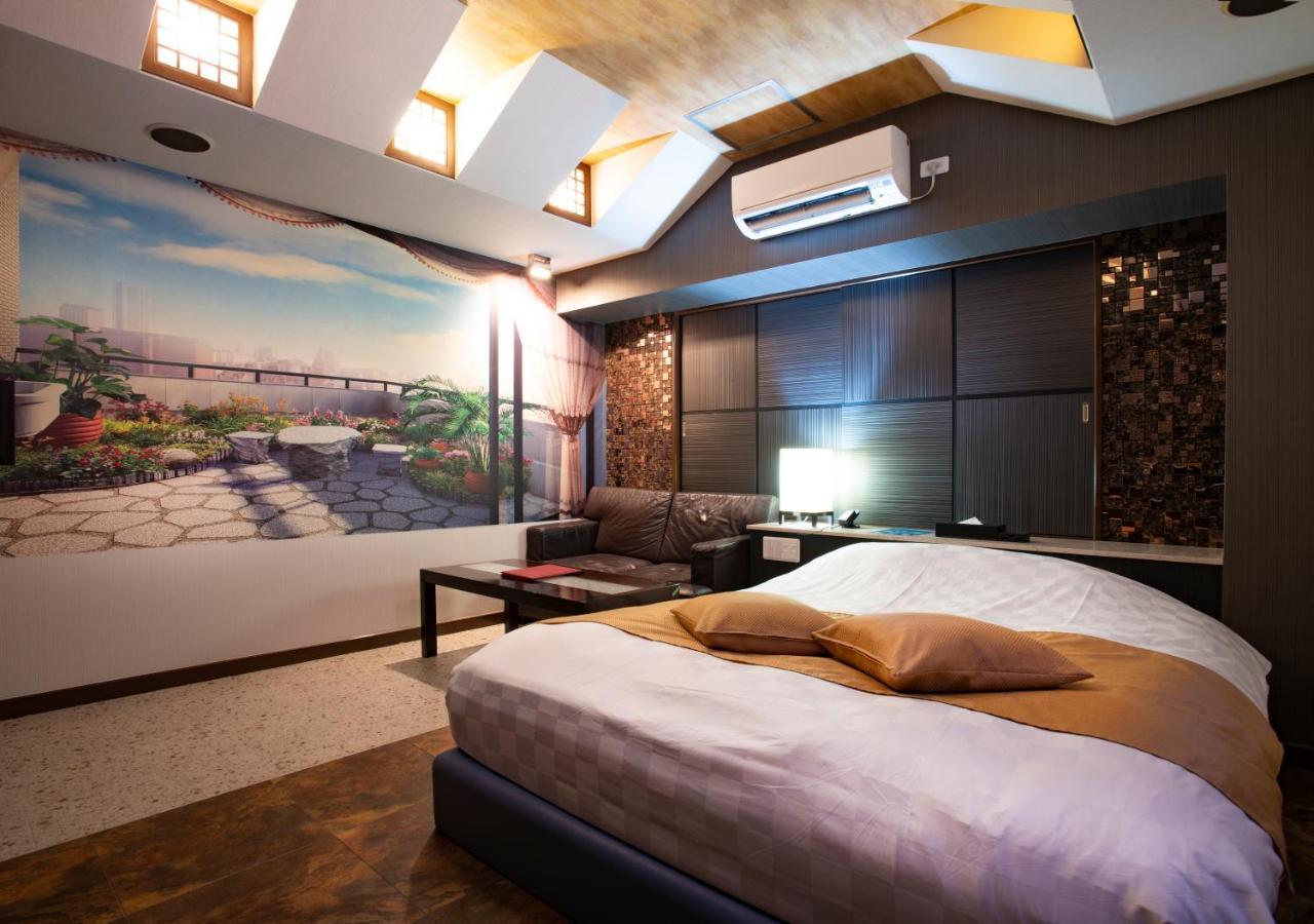 Hotel Apricot (Adults Only) Hiroshima Bagian luar foto